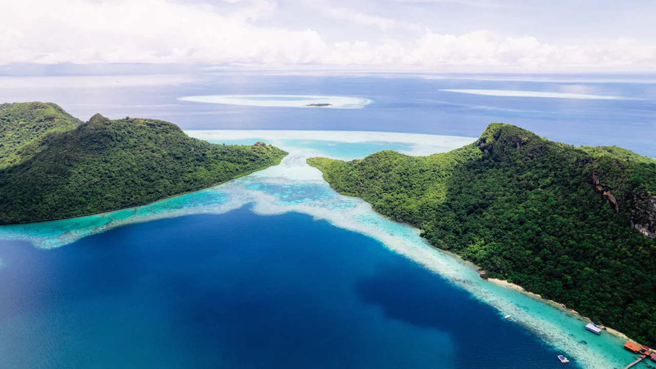 Island hopping in Semporna Sabah